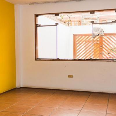VENTA DE CASA EN LAS ACACIAS - URB. SANTA VICTORIA